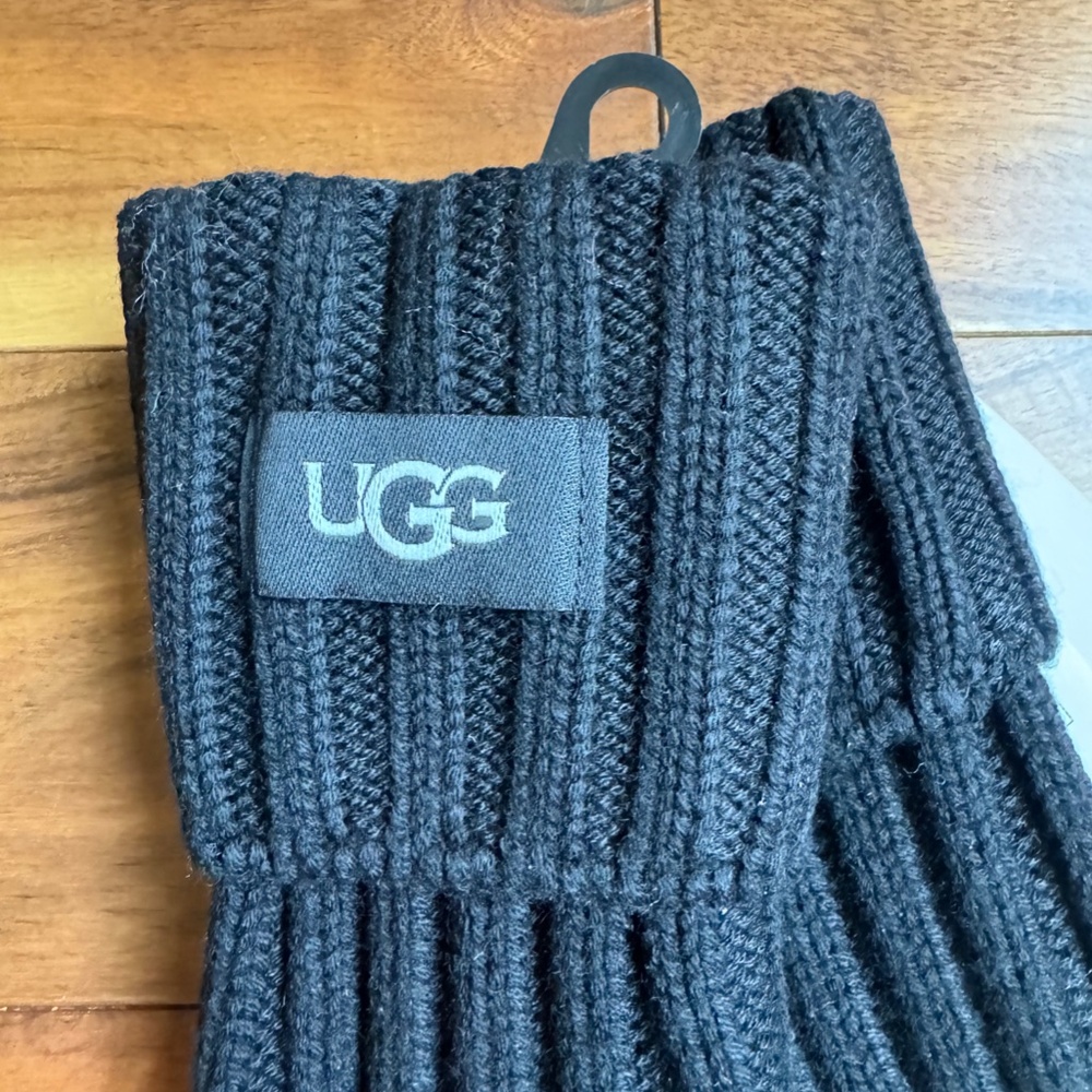 UGG Women's Soft Black Knit Fingerless Boucle Armwarmer Gloves NWT - Picture 4 of 6